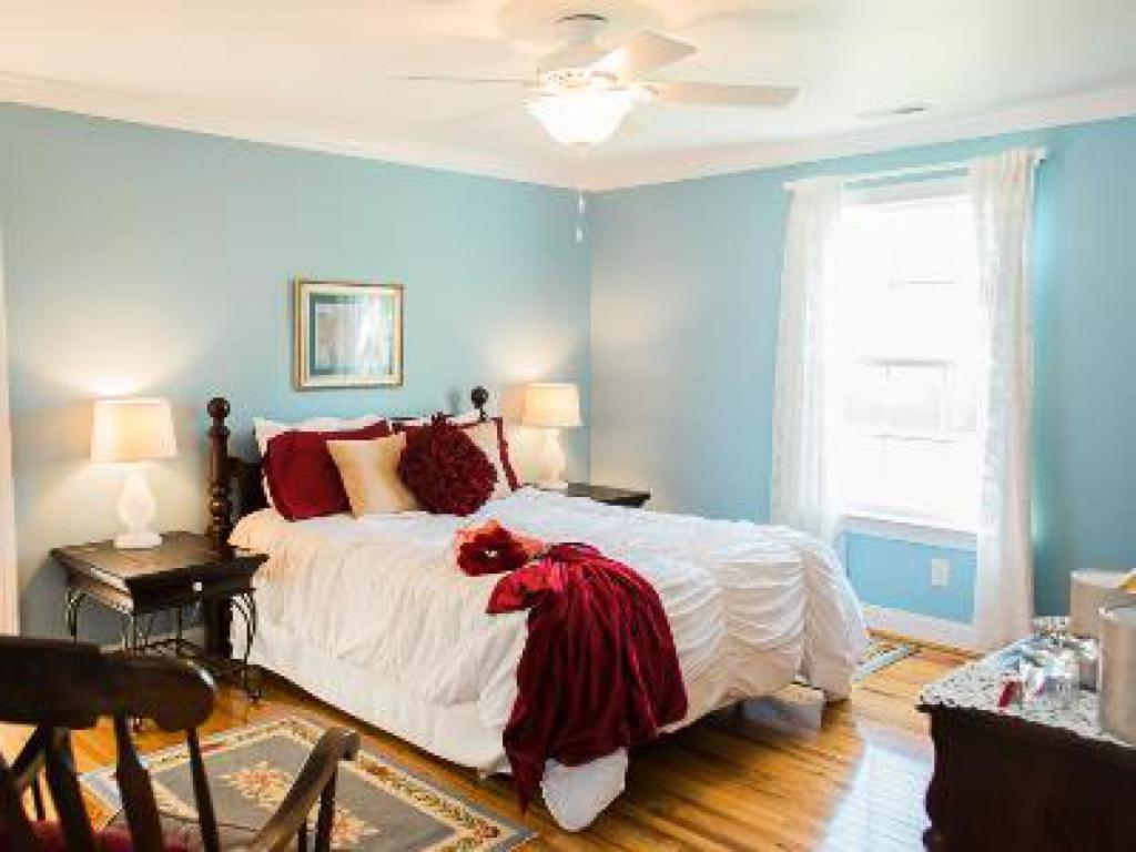 A Mighty Oak B&B Pilot Mountain Room photo