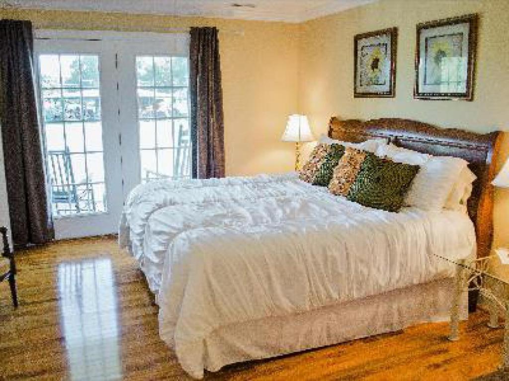 A Mighty Oak B&B Pilot Mountain Room photo