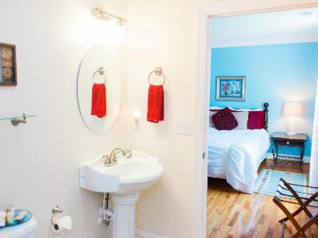 A Mighty Oak B&B Pilot Mountain Room photo